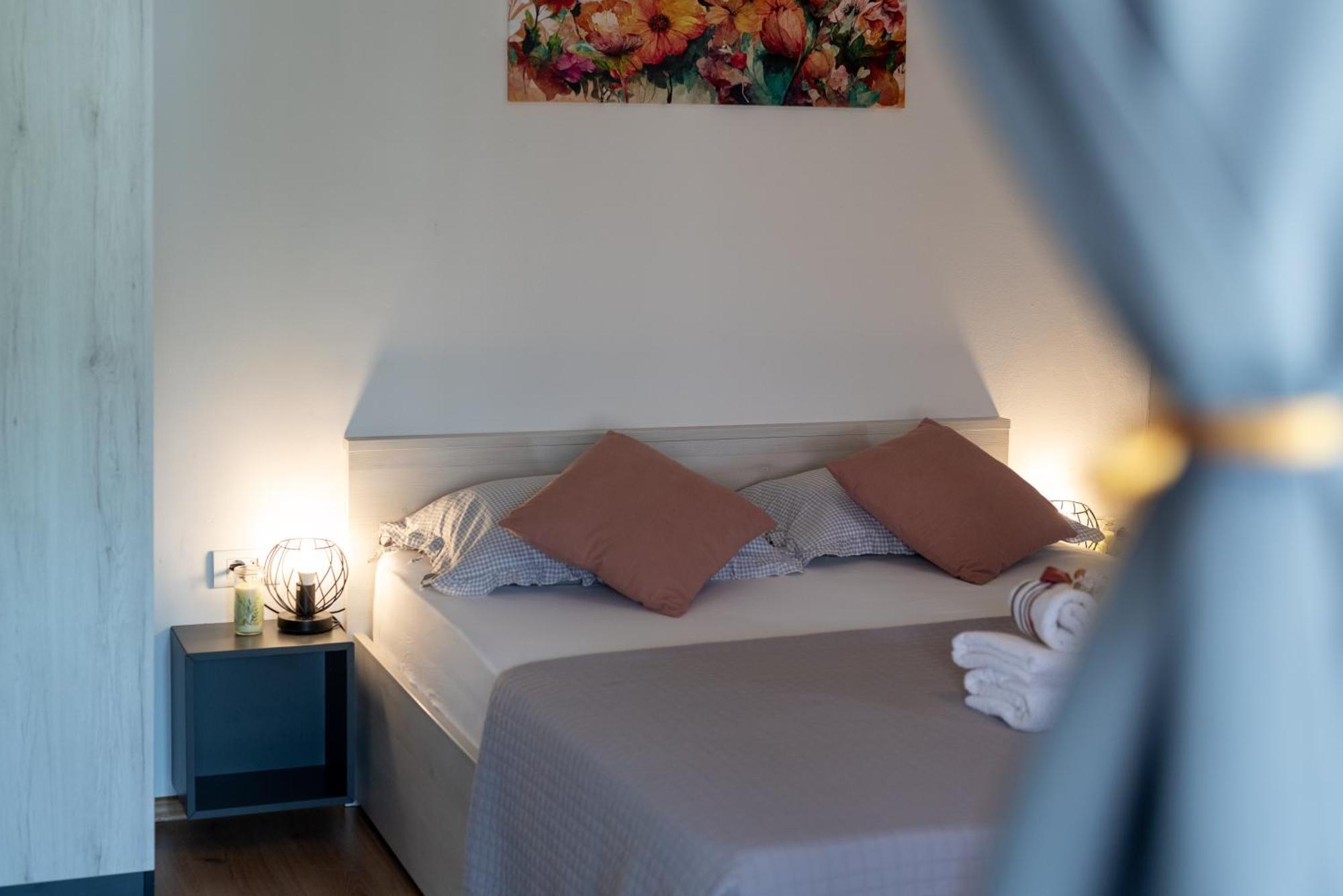 Studio Apartment Coce Trogir Exterior foto