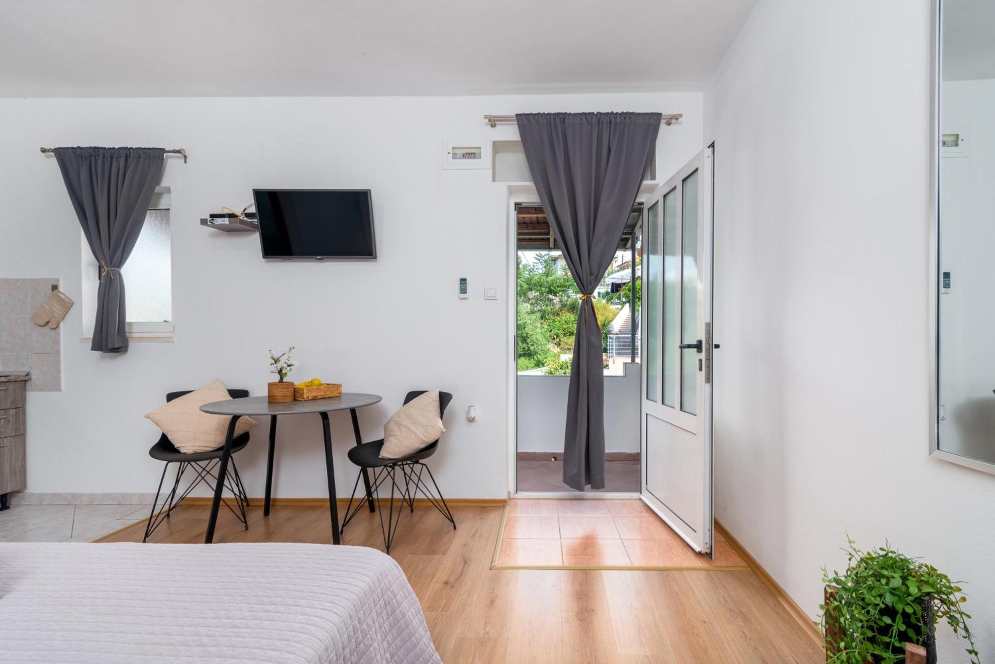 Studio Apartment Coce Trogir Exterior foto